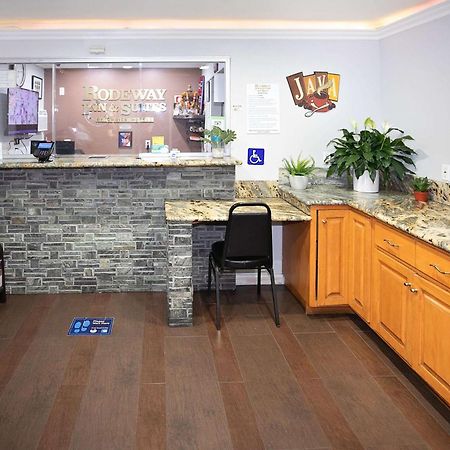 Rodeway Inn & Suites Bellflower Extérieur photo