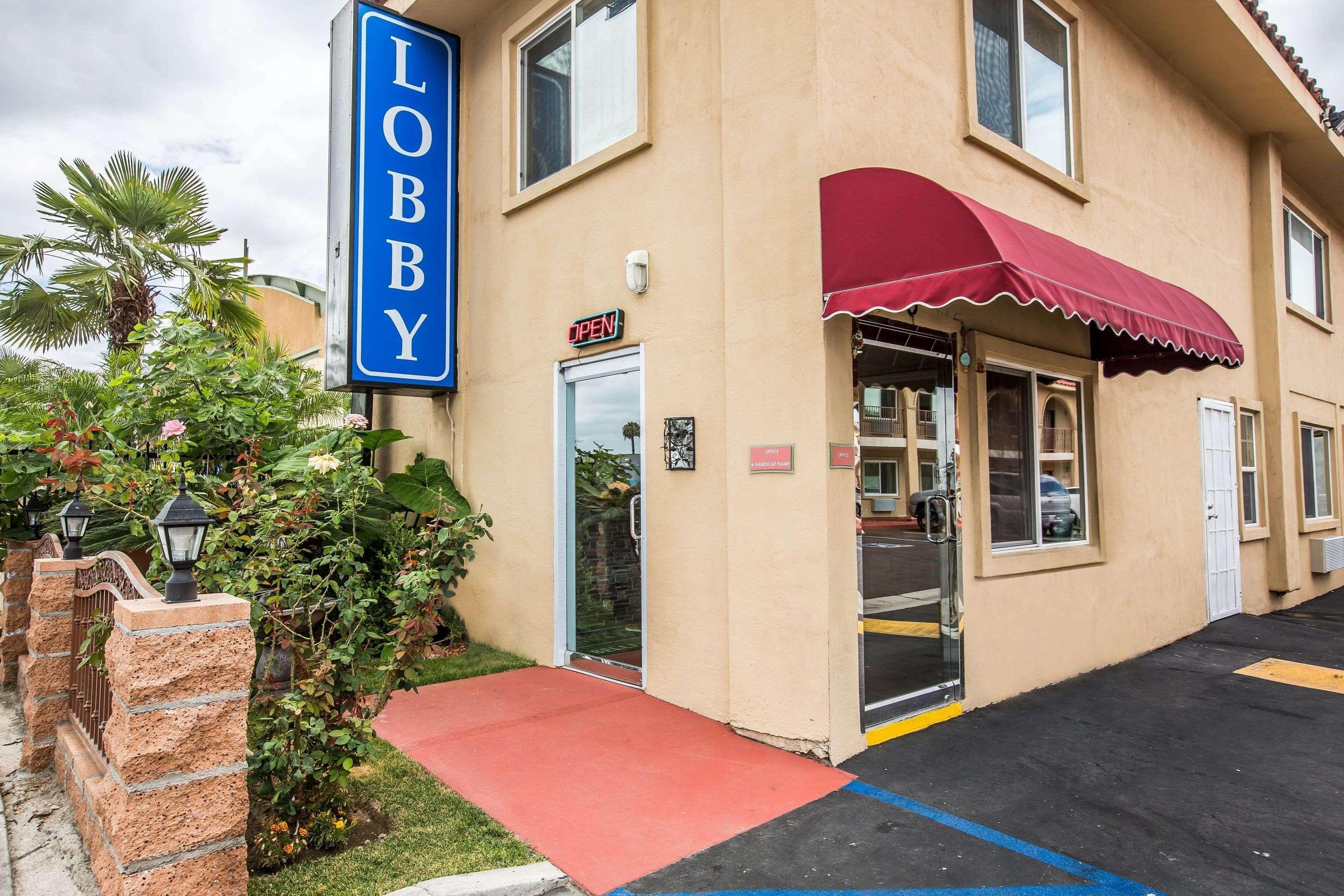 Rodeway Inn & Suites Bellflower Extérieur photo