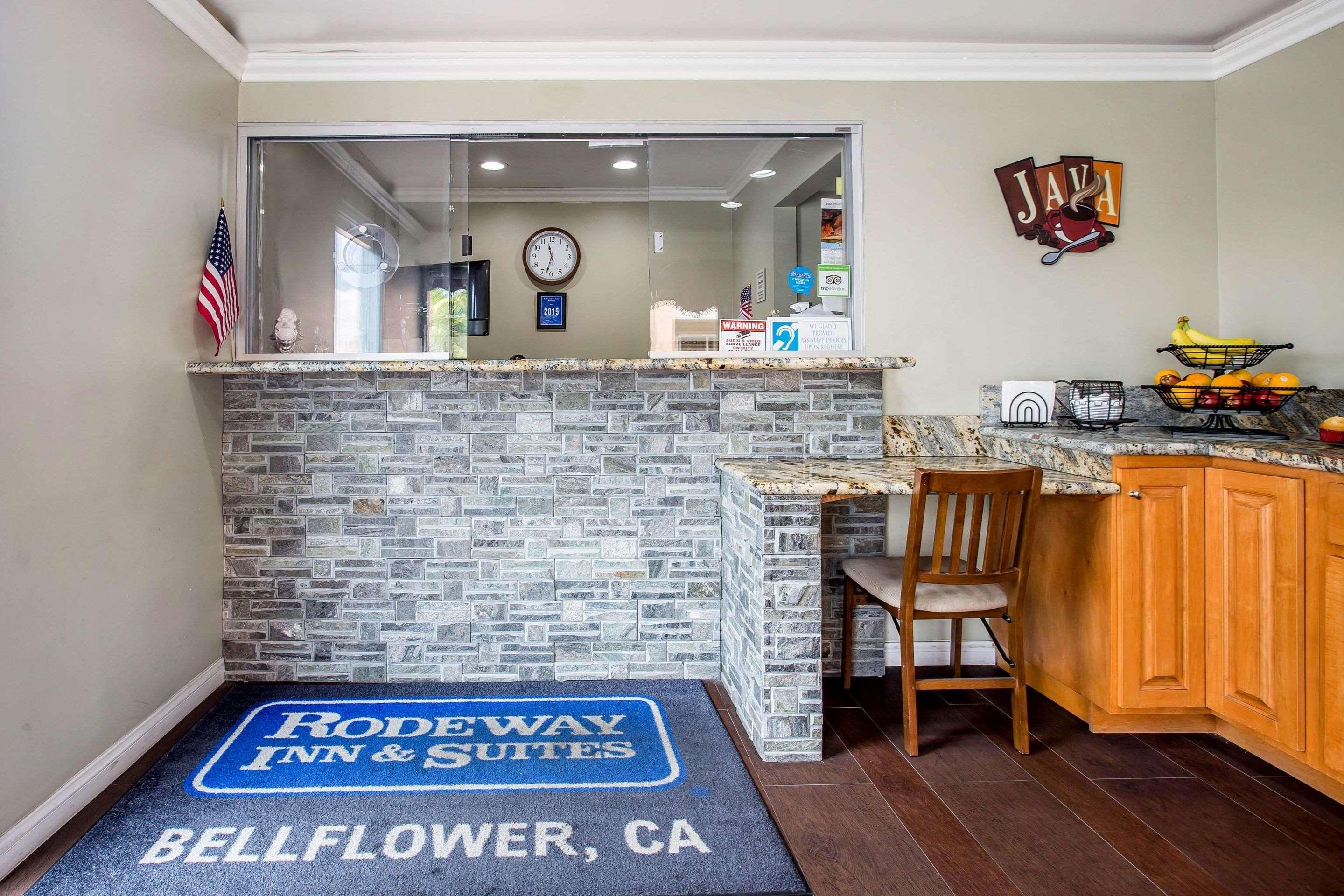 Rodeway Inn & Suites Bellflower Extérieur photo