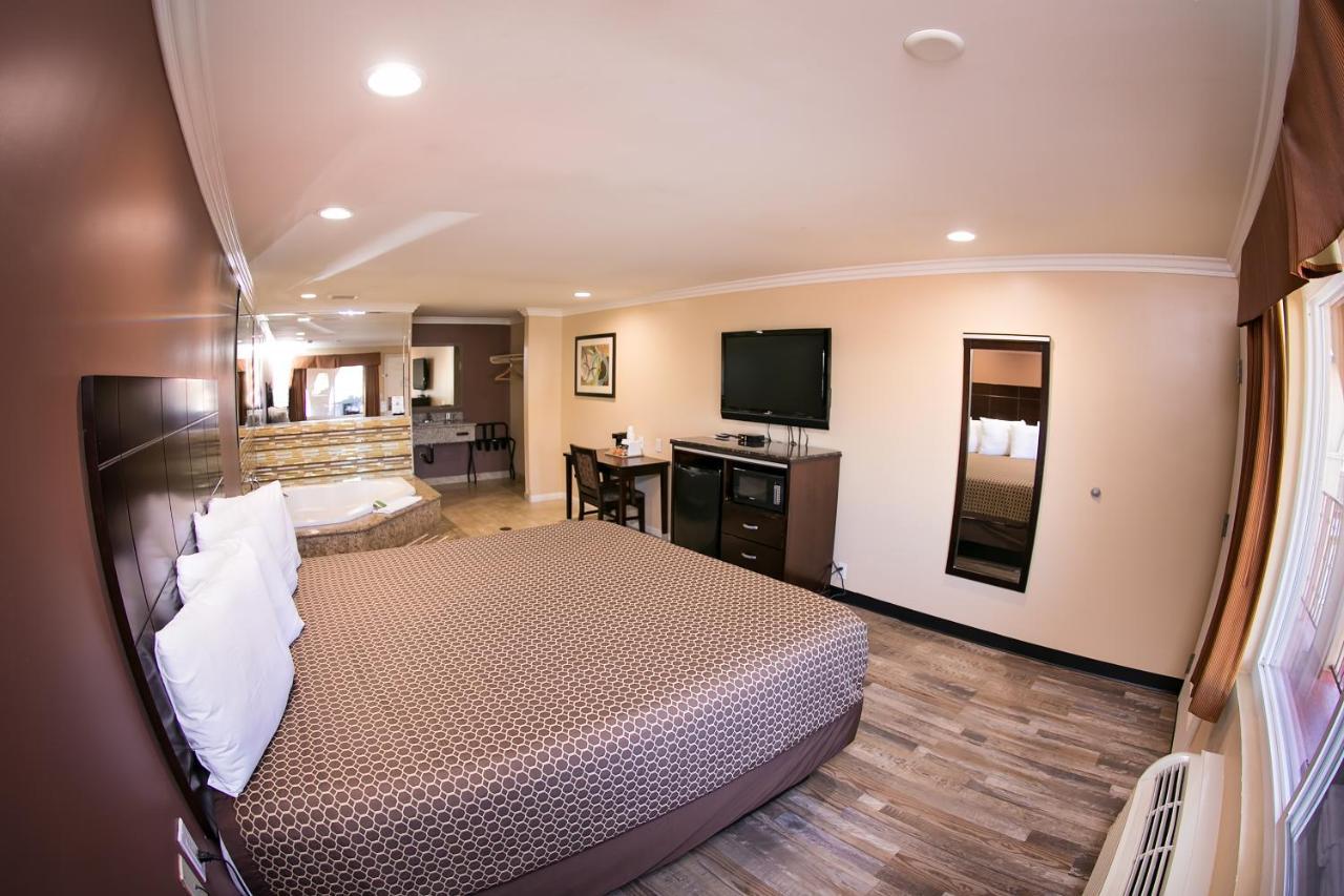 Rodeway Inn & Suites Bellflower Extérieur photo