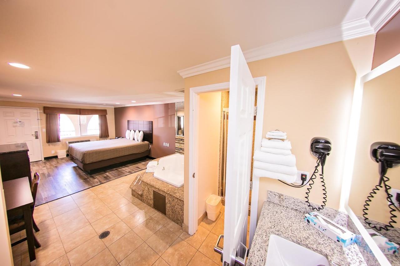 Rodeway Inn & Suites Bellflower Extérieur photo