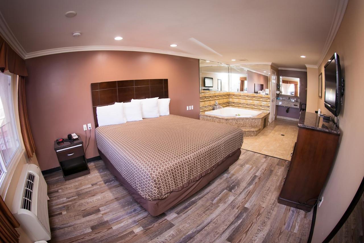 Rodeway Inn & Suites Bellflower Extérieur photo