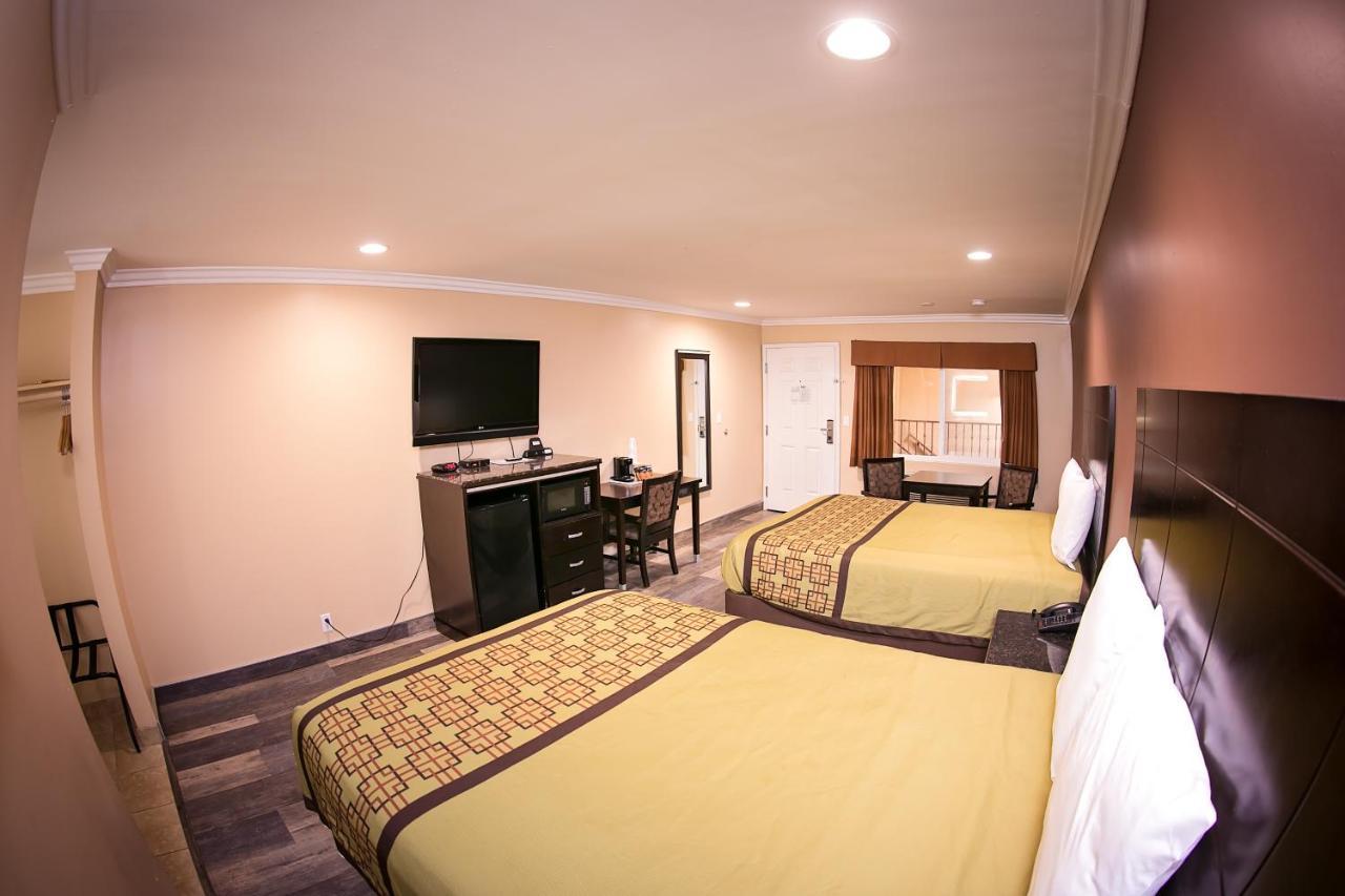 Rodeway Inn & Suites Bellflower Extérieur photo