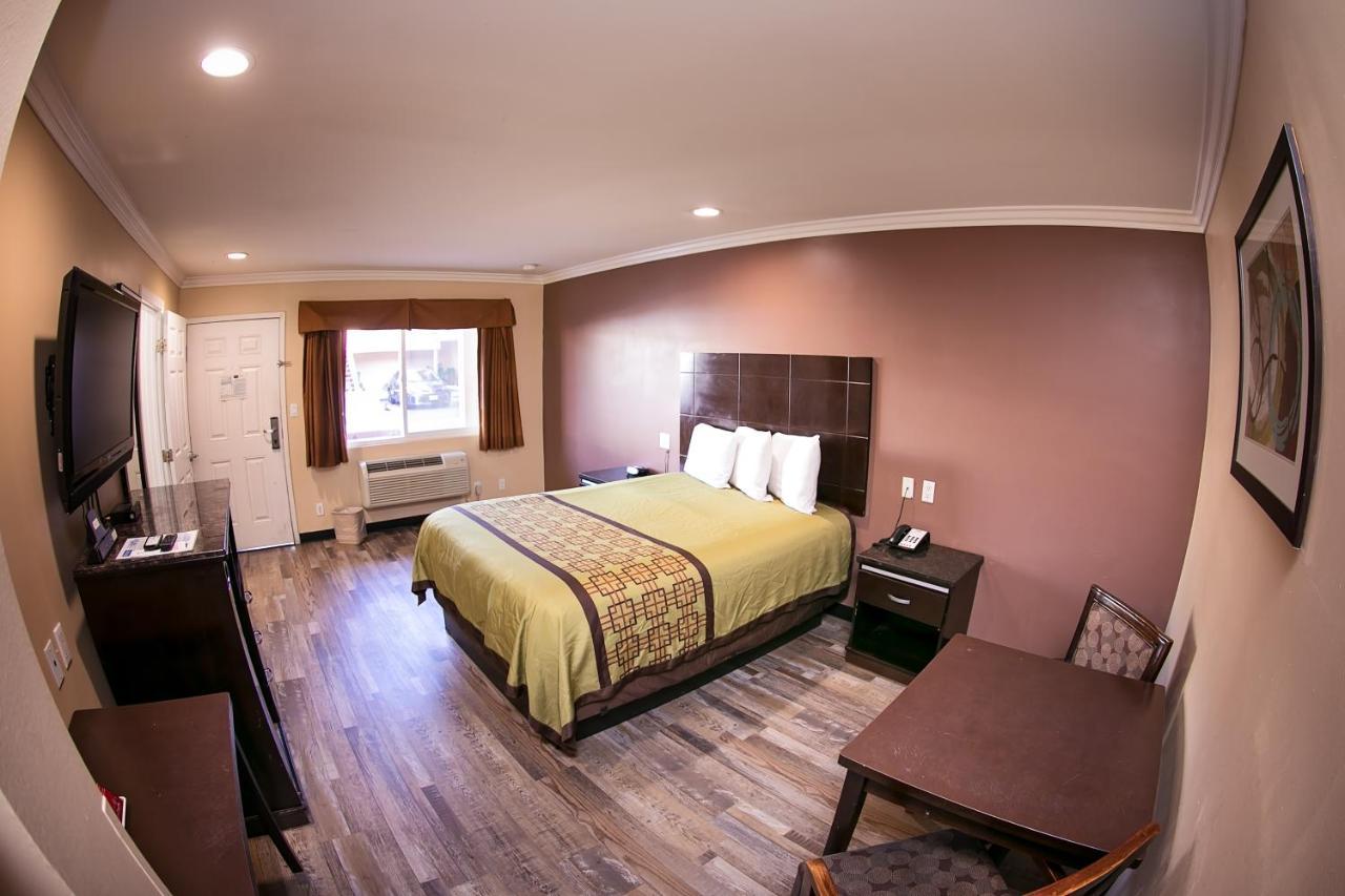 Rodeway Inn & Suites Bellflower Extérieur photo