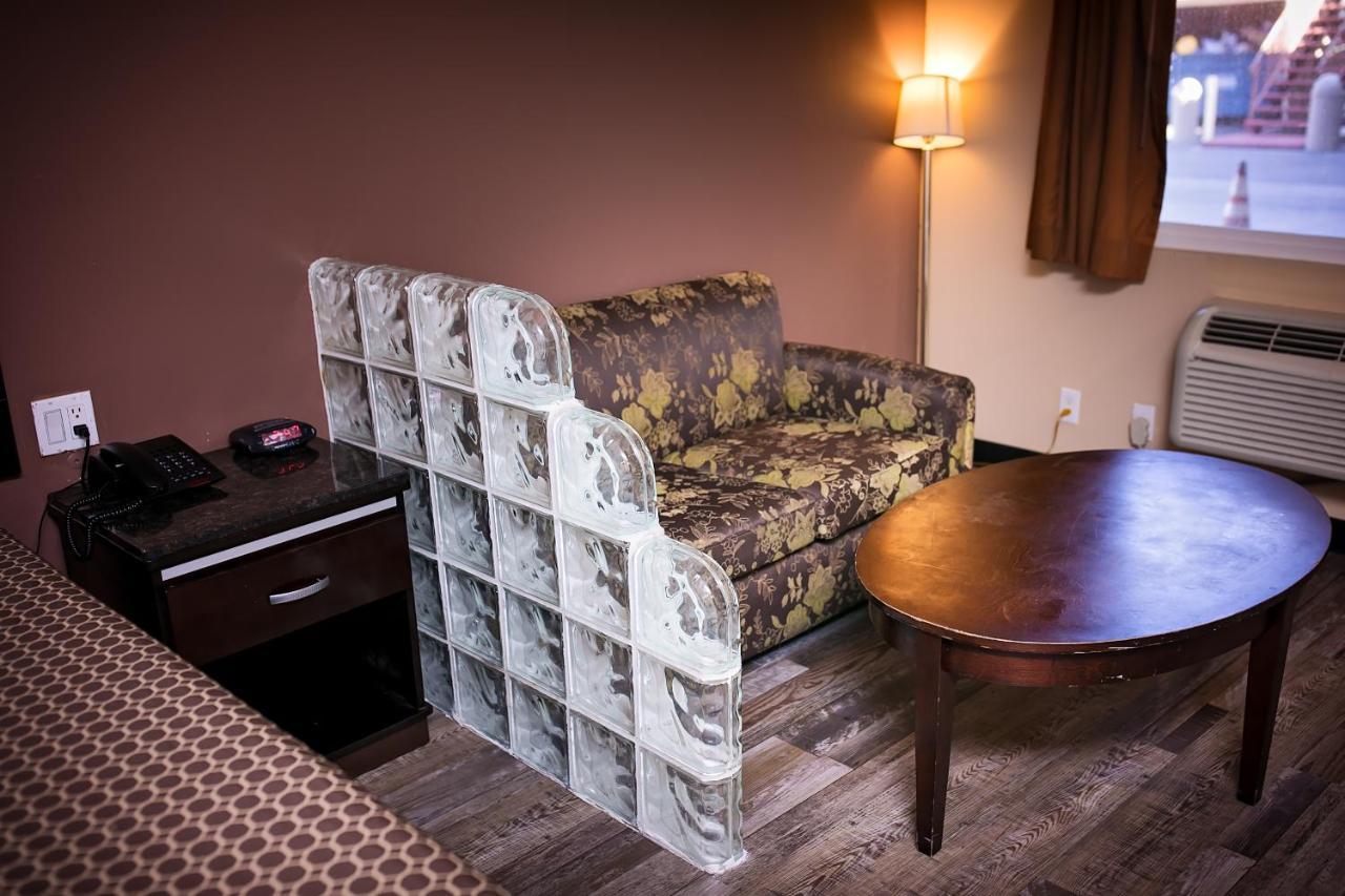 Rodeway Inn & Suites Bellflower Extérieur photo