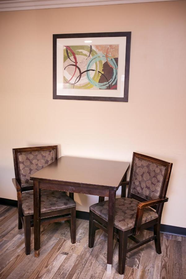 Rodeway Inn & Suites Bellflower Extérieur photo