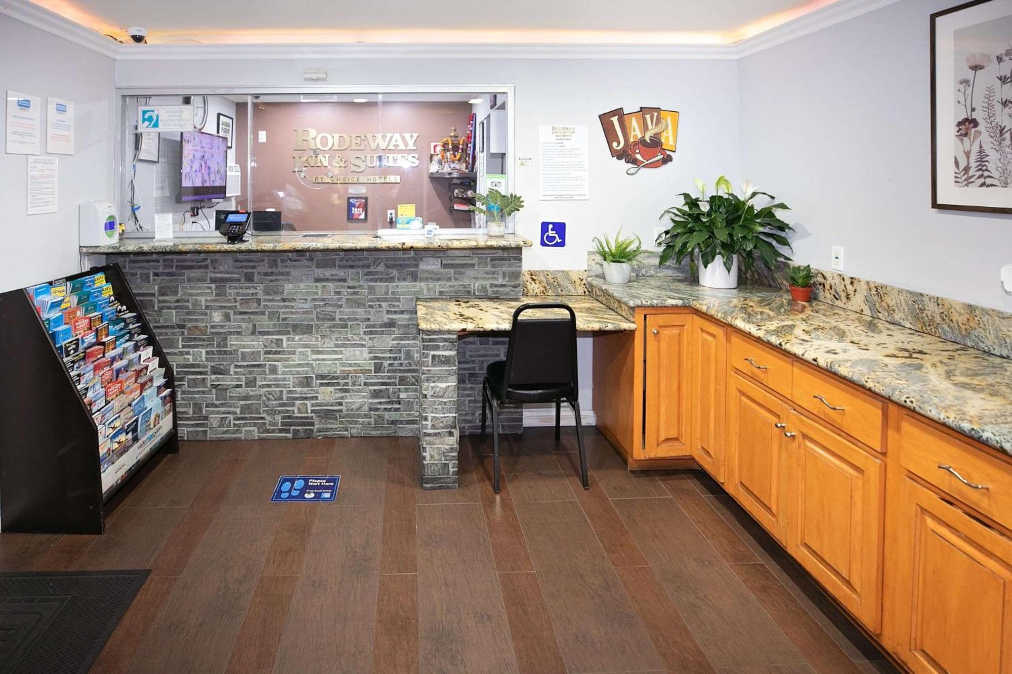Rodeway Inn & Suites Bellflower Extérieur photo