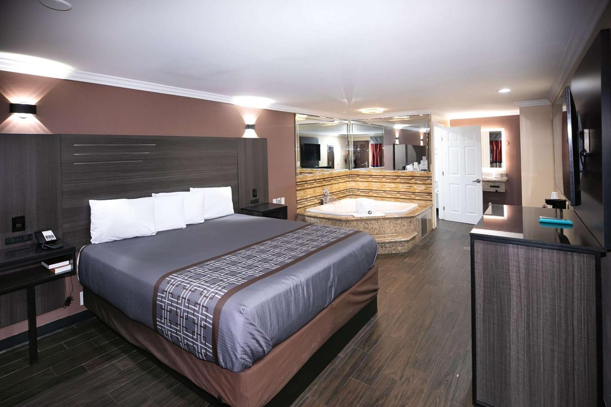 Rodeway Inn & Suites Bellflower Extérieur photo