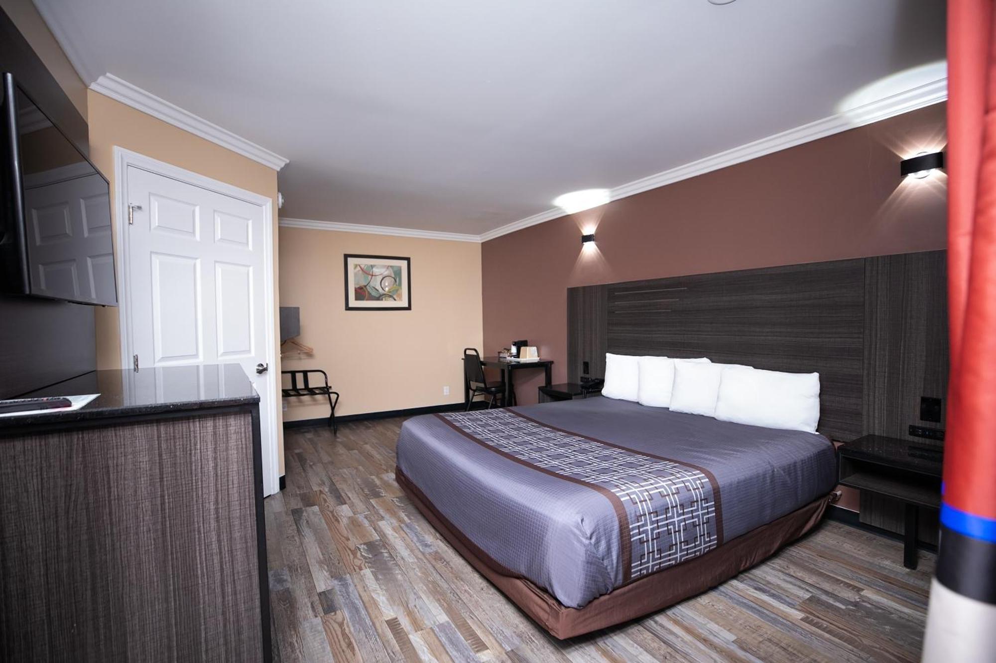 Rodeway Inn & Suites Bellflower Extérieur photo
