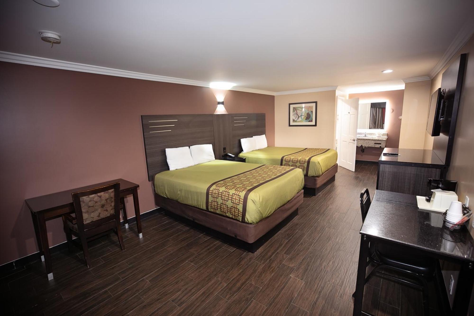 Rodeway Inn & Suites Bellflower Extérieur photo