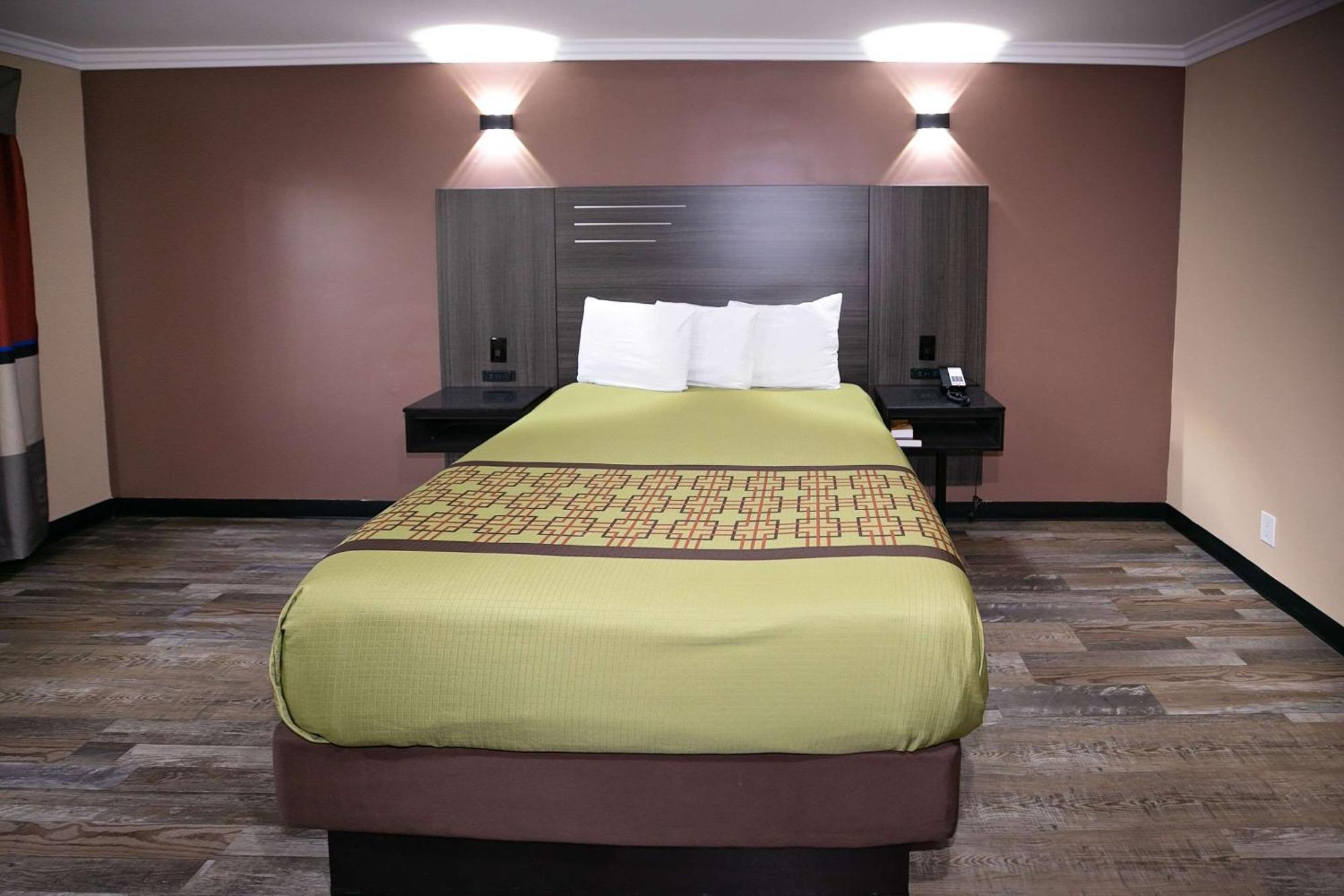 Rodeway Inn & Suites Bellflower Extérieur photo