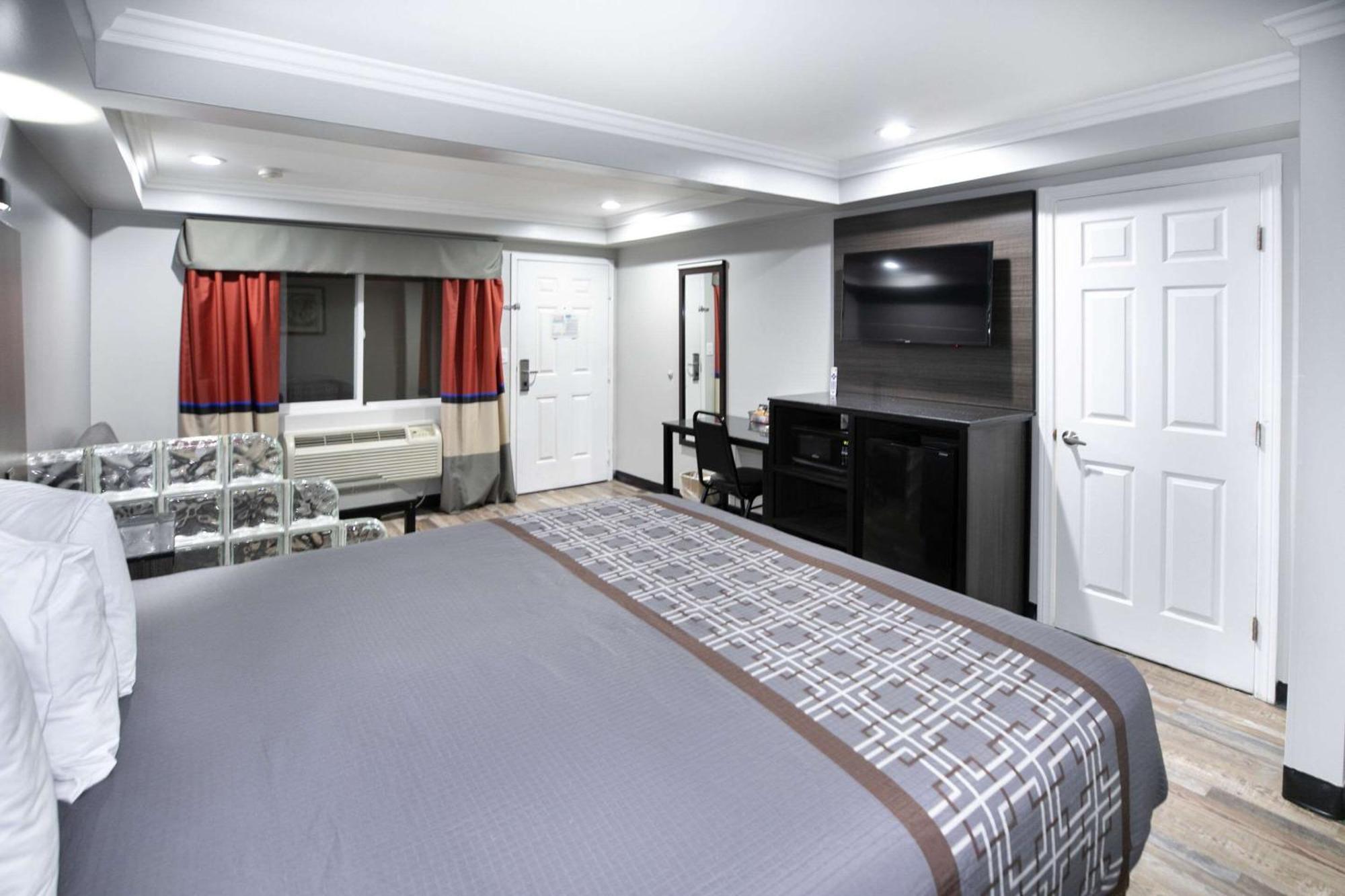 Rodeway Inn & Suites Bellflower Extérieur photo