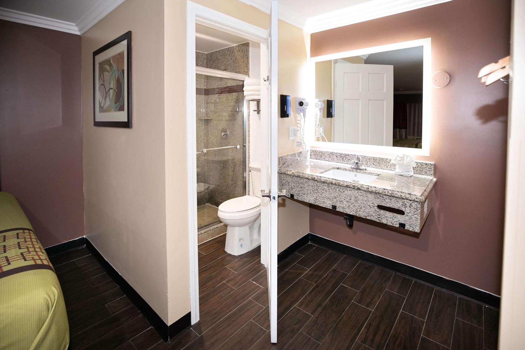 Rodeway Inn & Suites Bellflower Extérieur photo
