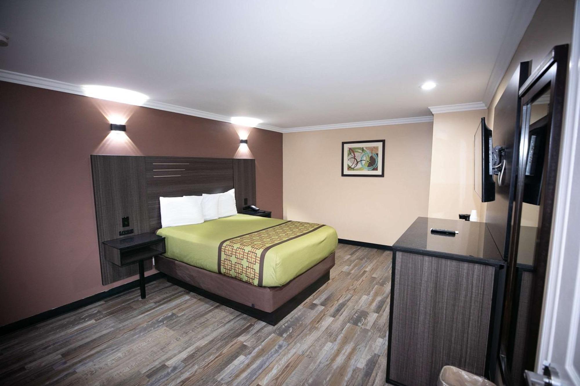 Rodeway Inn & Suites Bellflower Extérieur photo