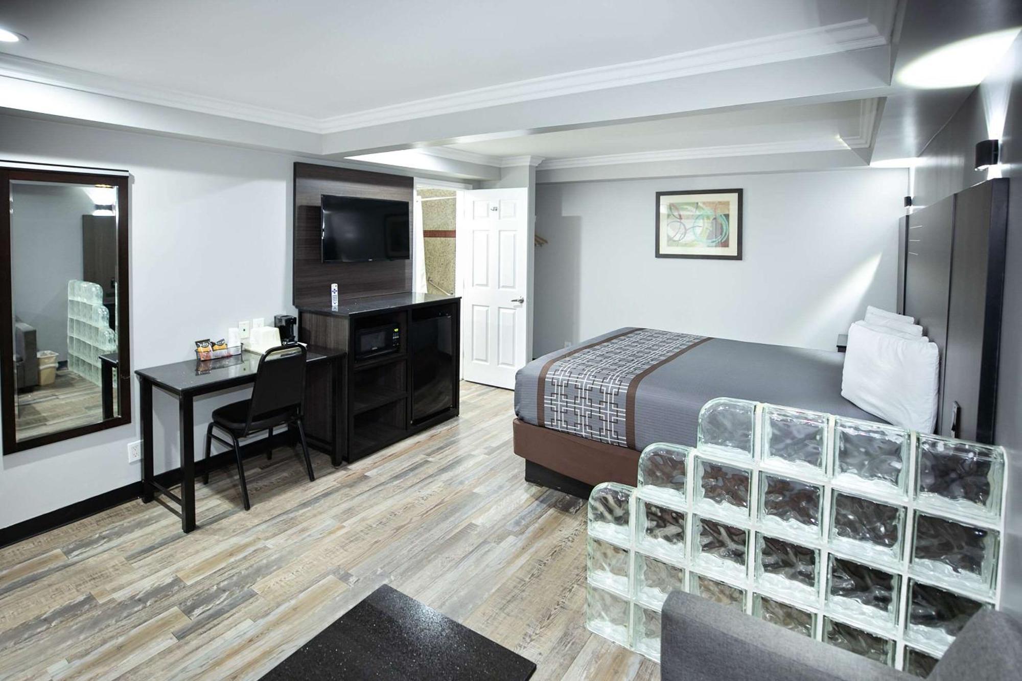 Rodeway Inn & Suites Bellflower Extérieur photo
