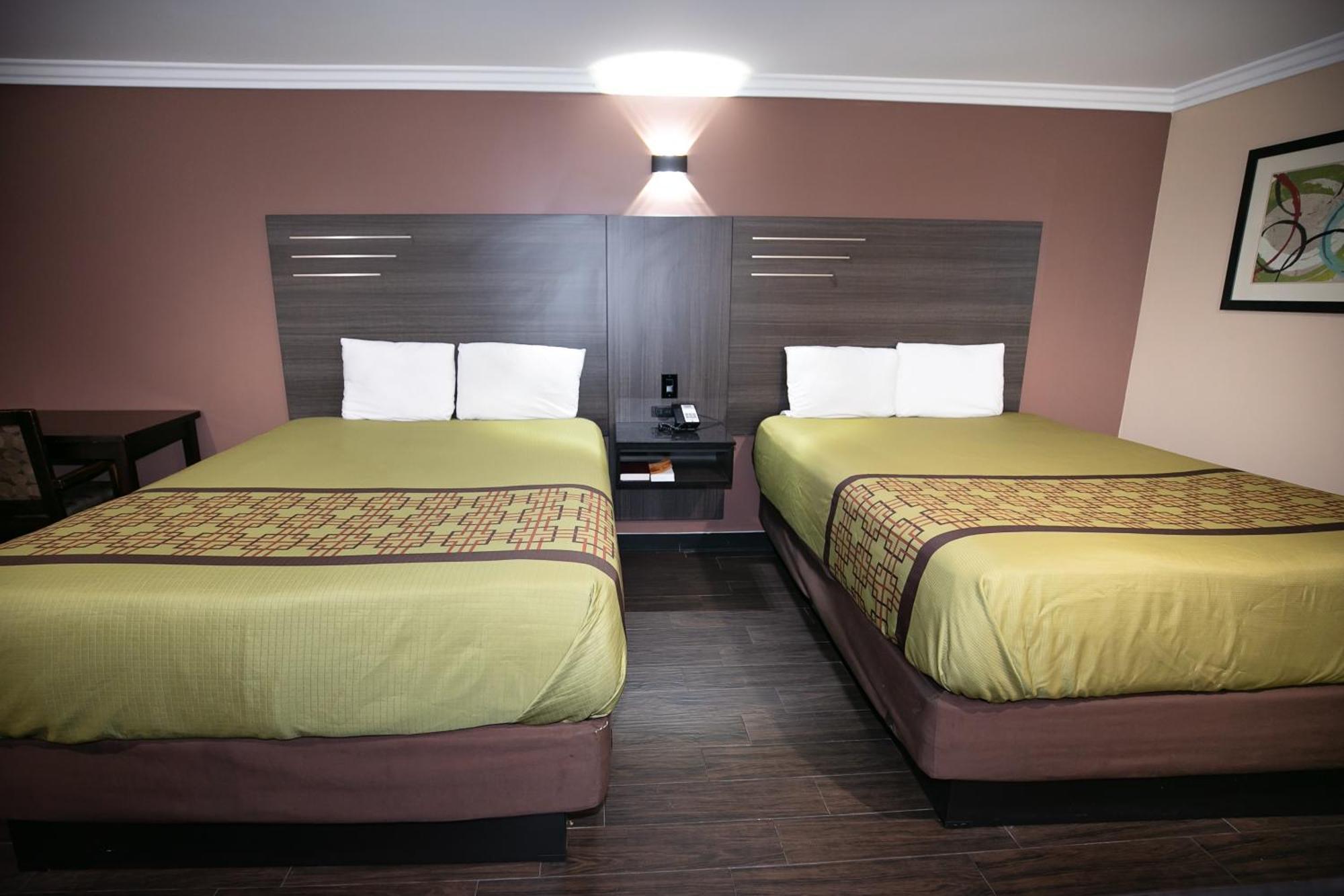Rodeway Inn & Suites Bellflower Extérieur photo