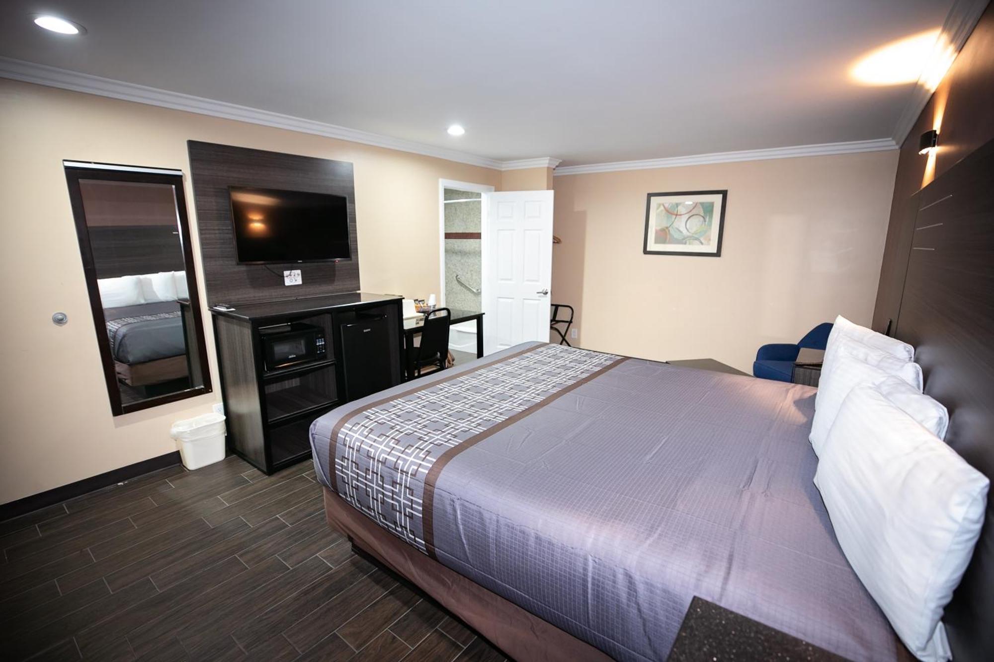 Rodeway Inn & Suites Bellflower Extérieur photo