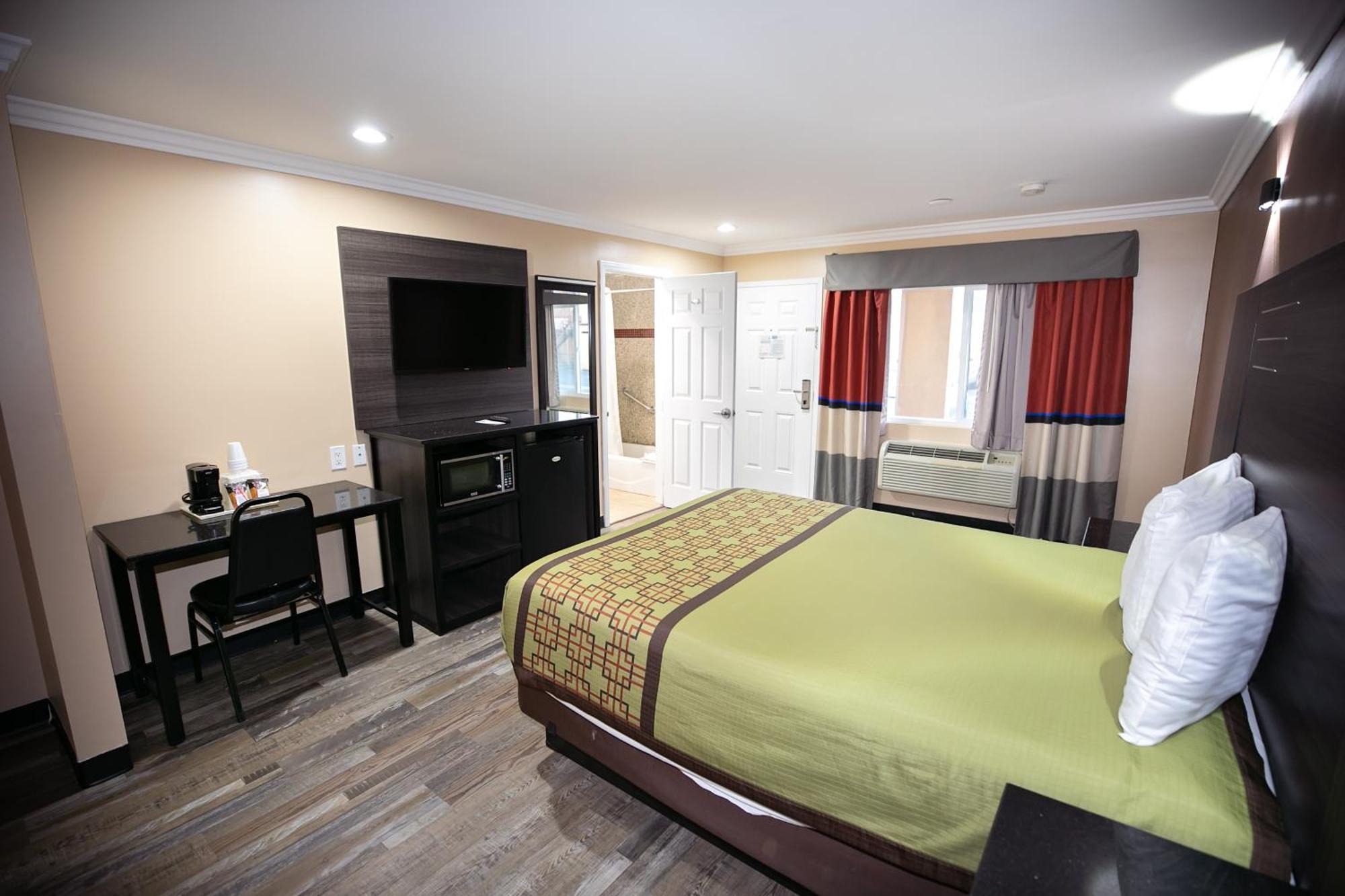 Rodeway Inn & Suites Bellflower Extérieur photo