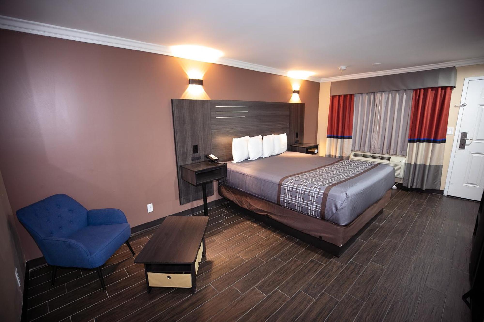 Rodeway Inn & Suites Bellflower Extérieur photo