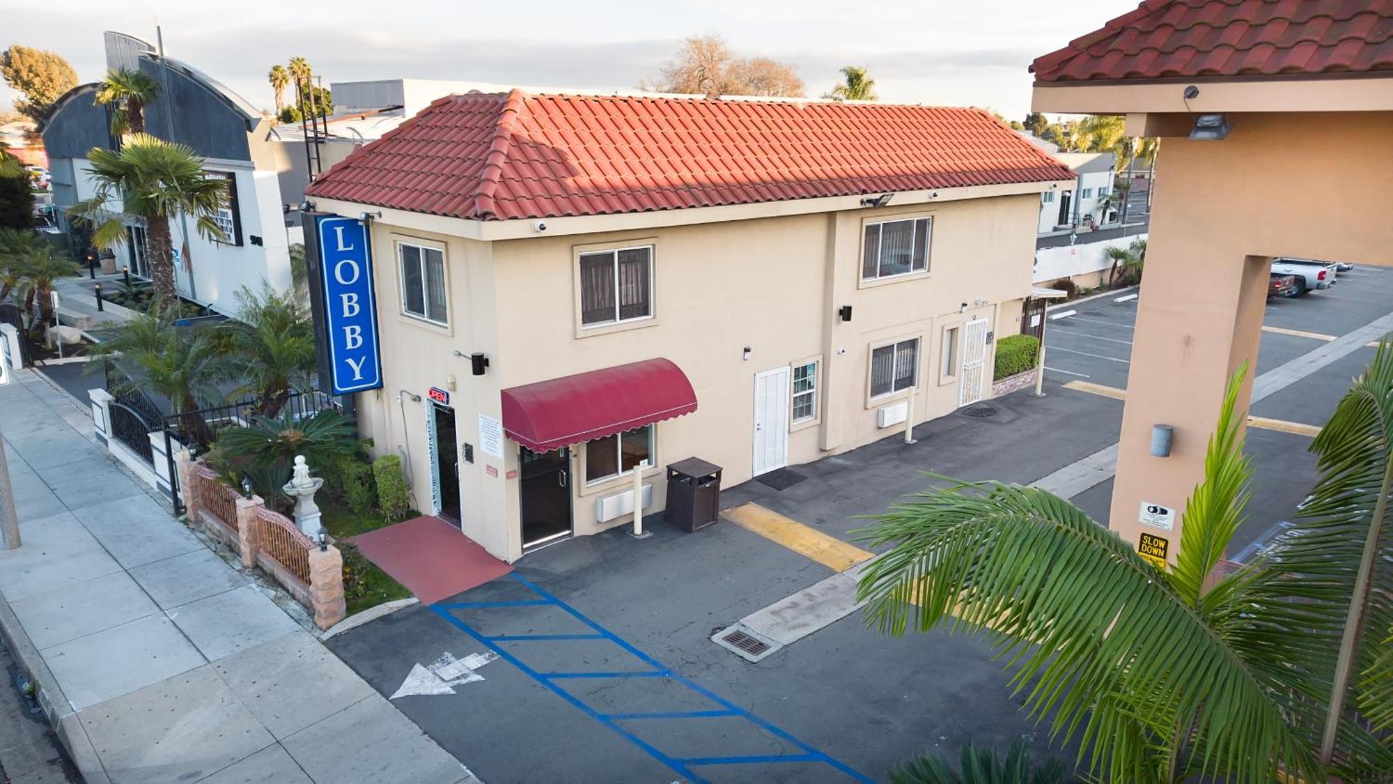 Rodeway Inn & Suites Bellflower Extérieur photo