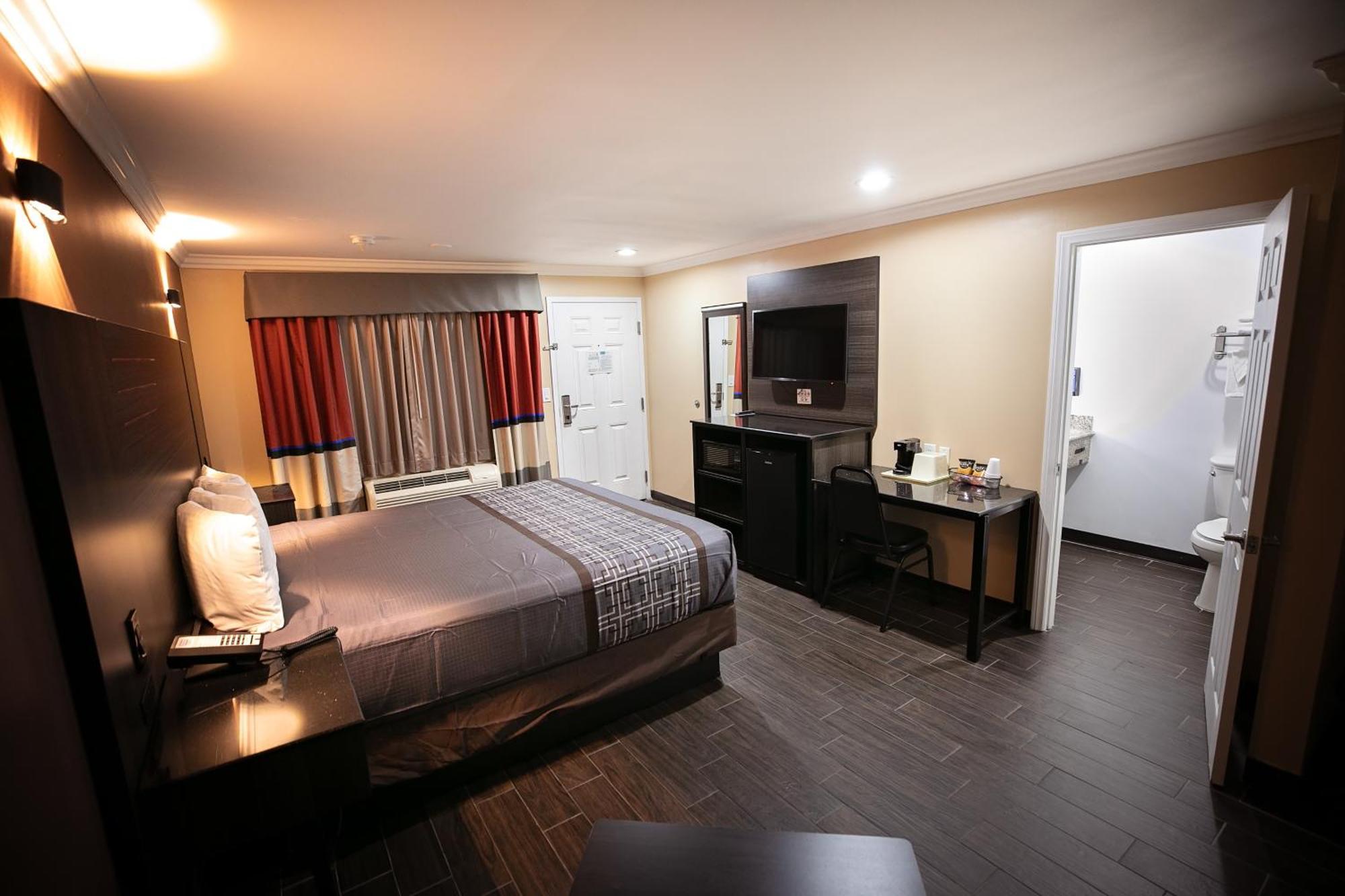 Rodeway Inn & Suites Bellflower Extérieur photo