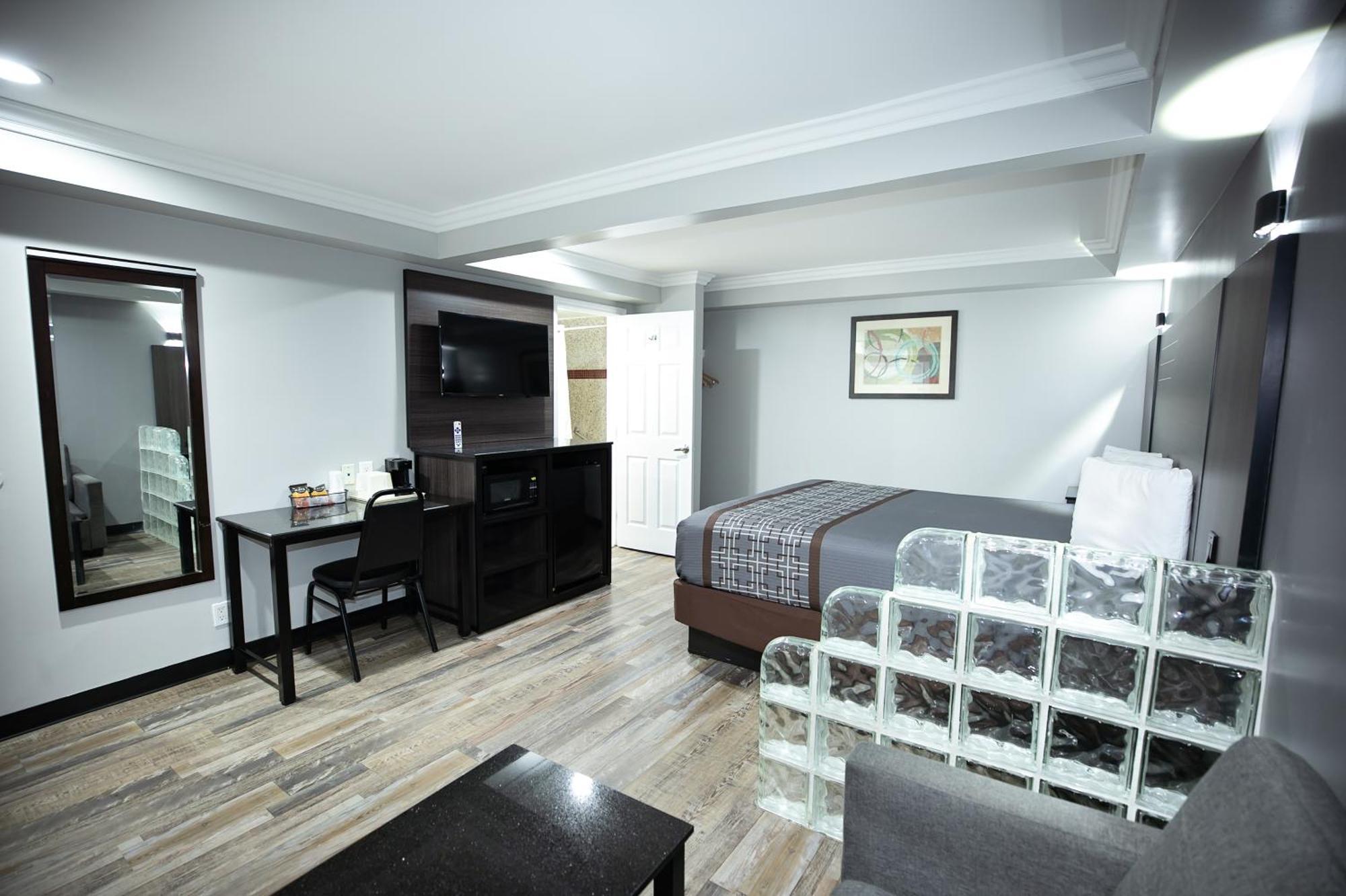 Rodeway Inn & Suites Bellflower Extérieur photo