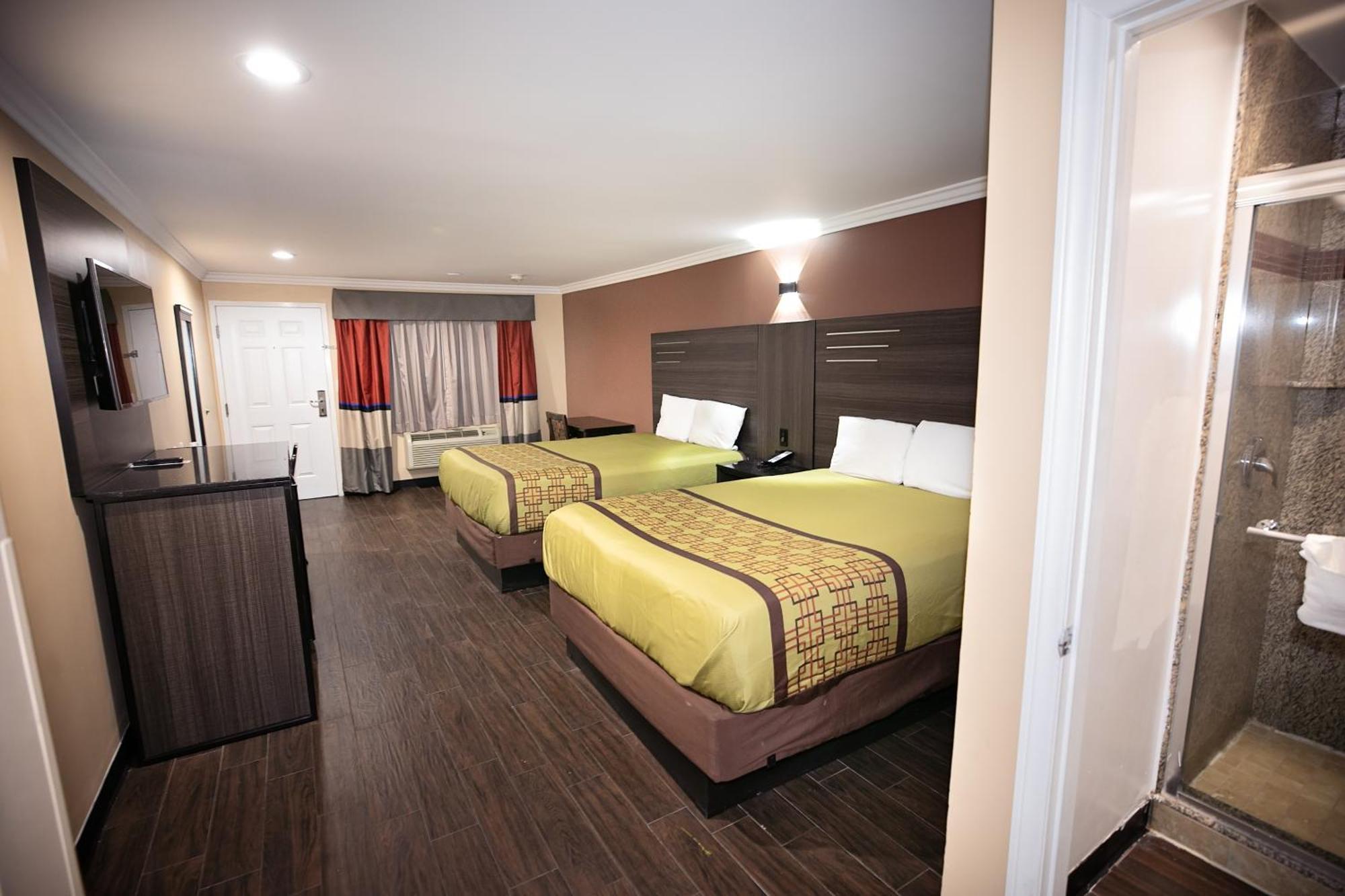 Rodeway Inn & Suites Bellflower Extérieur photo