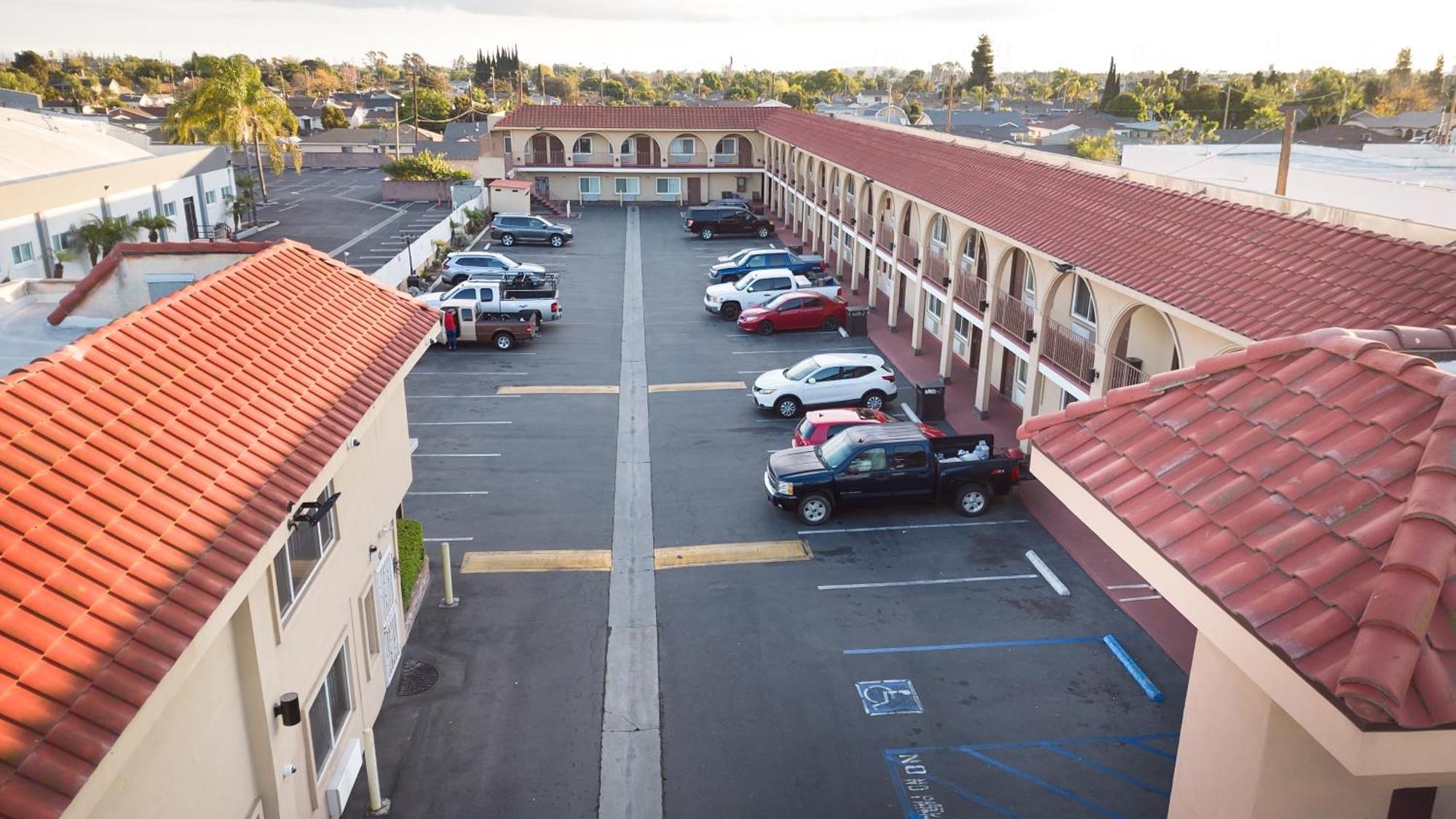 Rodeway Inn & Suites Bellflower Extérieur photo