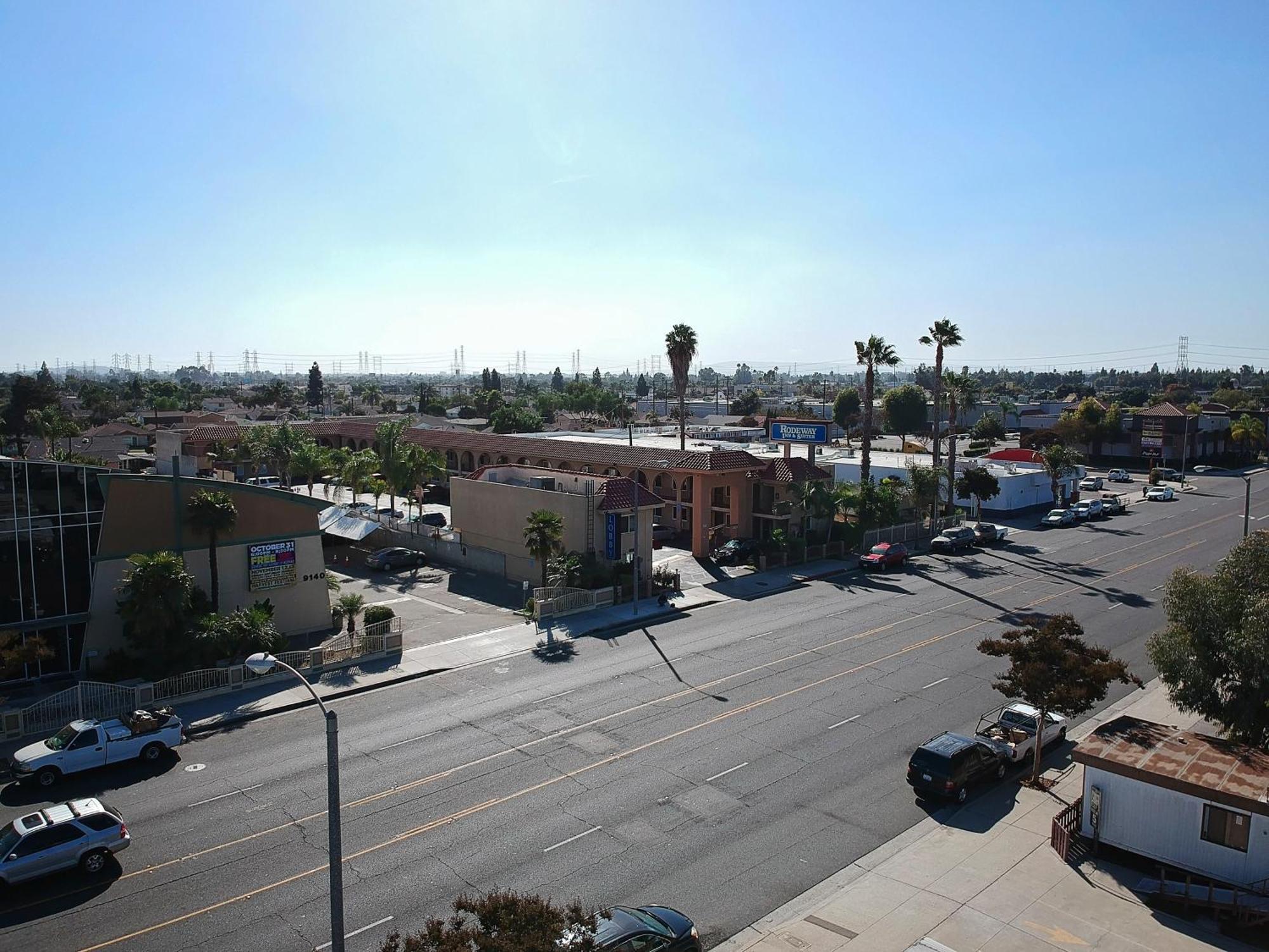 Rodeway Inn & Suites Bellflower Extérieur photo