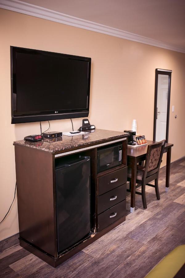 Rodeway Inn & Suites Bellflower Extérieur photo